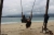 Christmas Swing: Schaukel beim Umar Resto südlich vom Hafen (Foto: katarina , Gili Meno, Lombok, Indonesien am 25.12.2022) [5587]