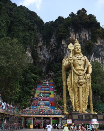 Murugan-Statue an den Batu Caves (Foto: chari , Kuala Lumpur, Kuala Lumpur, Malaysia am 05.02.2024) [5900]