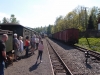 Zittauer Schmalspurbahn: Umsteigen im Bahnhof Bertsdorf in den historischen Triebwagen (Foto: philip , Zittau, Sächsisch-Böhmisches Kreidesandsteingebiet 43, Deutschland am 01.05.2012) [3312]