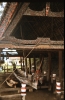 Museumshaus mit Boot (Foto: Uli Breyer , Simanindo, Sumatra, Indonesien am 23.04.1986) [3842]