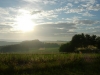 Sonnenaufgang über der Vulkaneifel (Foto: wikipedia User LordToran , Daun, Osteifel 27, Deutschland am 11.07.2006) [4592]