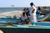 Fischer am Bodhi Beach bei ihren Nachbereitungen (Foto: katarina , Auroville, Tamil Nadu, Indien am 11.03.2020) [5362]