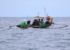 Boot mit Menschen bei Teluk Bungus (Foto: chari , Padang, Sumatra, Indonesien am 02.04.2025) [6070]