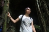 Katarina am Höleneingang (Foto: chari , Bukit Lawang, Sumatra, Indonesien am 11.04.2025) [6115]