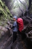 Abstieg durch Rinnen (Foto: chari , Gunung Kerinci, Sumatra, Indonesien am 21.04.2025) [6147]