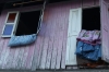 Bettwäsche wird zur Jalan Besar gelüftet (Foto: chari , Kuala Besut, Terengganu, Malaysia am 06.05.2025) [6218]