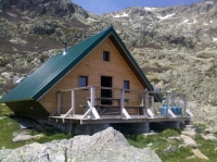 Die Schlafhütte sieht aus wie neu (Foto: chari , Refuge de Petra Piana, Korsika, Frankreich am 25.05.2016) [4660]