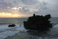 Tempel im Wasser (Foto: katarina , Tanah Lot, Bali, Indonesien am 26.12.2016) [4783]