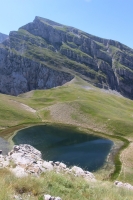 Drakolimini - der Drachensee von oben (Foto: katarina , Astraka, Epirus, Griechenland am 05.07.2017) [4858]