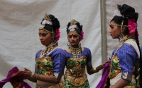 Tänzerinnen an den Batu Caves (Foto: katarina , Batu Caves, Selangor, Malaysia am 21.01.2018) [4918]