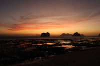 kurz vor Sonnenaufgang (Foto: chari , Ko Ngai, Krabi, Thailand am 30.01.2024) [5889]