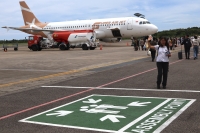 Abflug mit Einstieg über das Rollfeld (Foto: chari , Minangkabau International Airport, Sumatra, Indonesien am 03.04.2025) [6056]