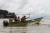 Boot fährt in die ankommende Flut (Foto: chari , Bako National Park, Sarawak, Malaysia am 02.01.2018) [4906]