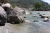 Felsen am Bagirathi-Ufer (Foto: chari , Netala, Uttarakhand, Indien am 20.04.2019) [5142]