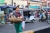 Straßenverkäuferin für Backwaren (Foto: chari , Phnom Penh, Alle Provinzen Kambodschas, Kambodscha am 07.01.2024) [5773]