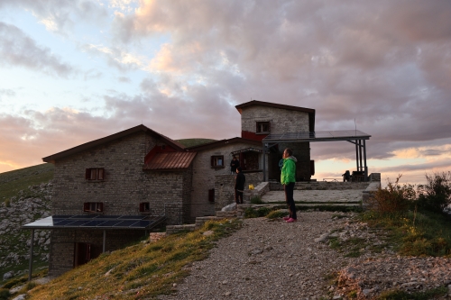 Abendstimmung an der Hütte (Foto: chari , Astraka Hütte, Epirus, Griechenland am 08.06.2026) [6269]