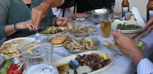 Abendessen im Meze Meze (Foto: chari , Litochoro, Zentralmakedonien, Griechenland am 10.06.2026) [6295]